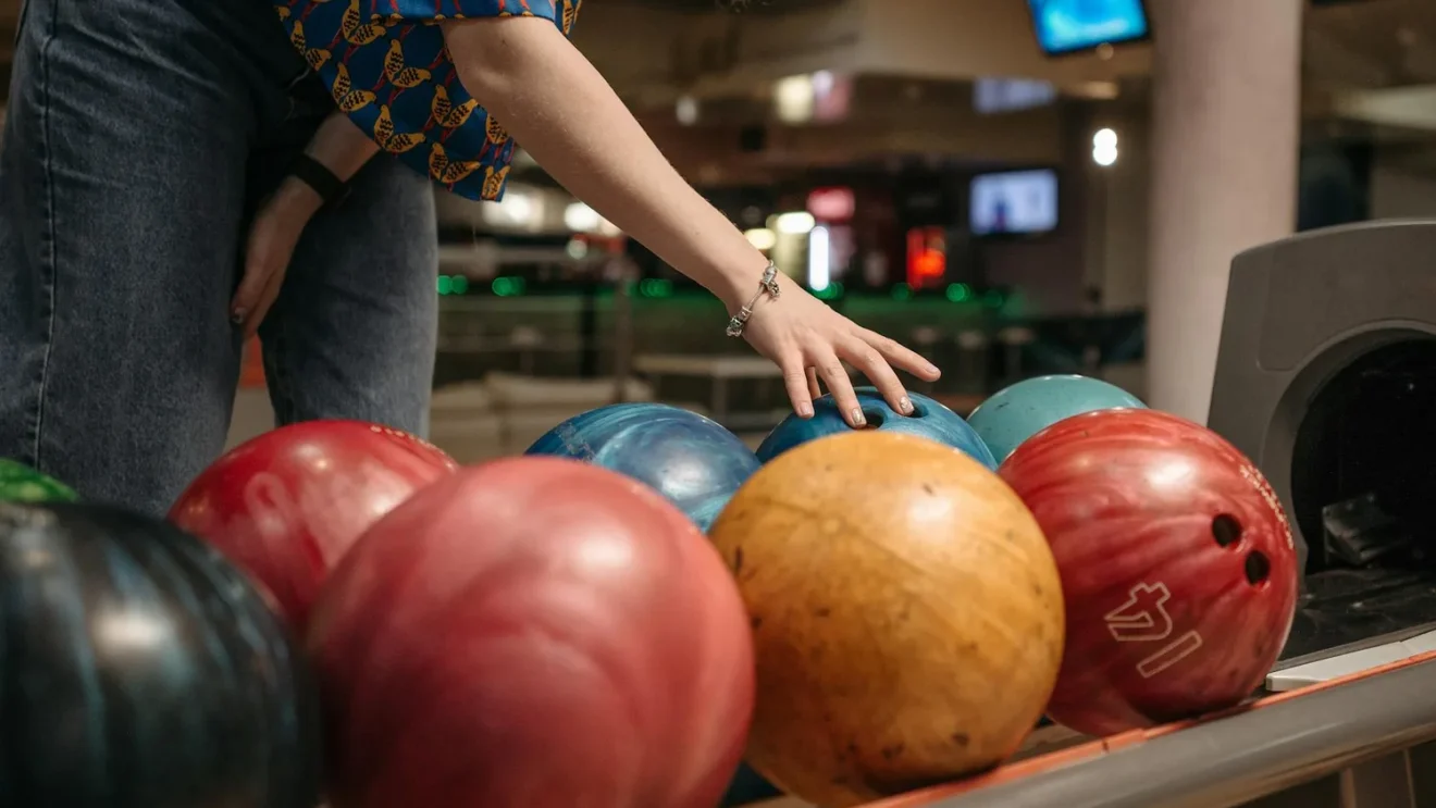 Partie de bowling : combien de temps prévoir selon le groupe ?